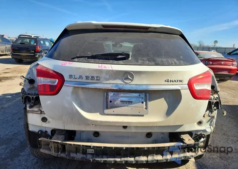 2015 Mercedes-Benz Gla 250 4Matic z USA, uszkodzony, nr VIN WDCTG4GB3FJ082357